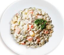 Салат Оливье с курицей