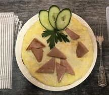 Яичный омлет с ветчиной индейки
