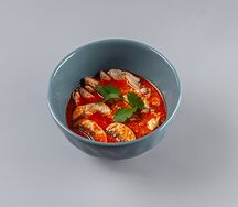 Том ям с курицей и яйцом