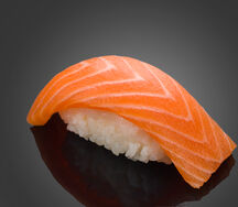 Суши лосось