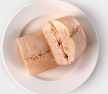 Чиабатта с курицей, беконом и яйцом