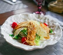 Салат Цезарь с курицей