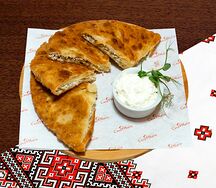 Плацинда с мясом и брынзой