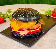 Темный властелин с курочкой