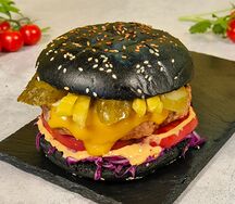 Черная мамба с ягненком