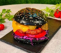 Темный властелин с ягненком