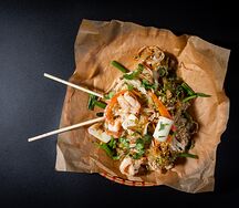 Яичная лапша с морепродуктами