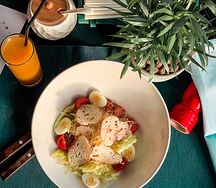 Цезарь с курицей