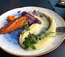 Форель в сливочно-шпинатном соусе