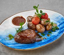 Филе-миньон с перечным соусом