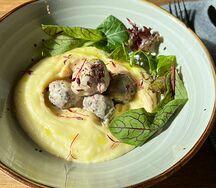 Картофельное пюре с митболами