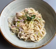 Спагетти с индейкой и беконом