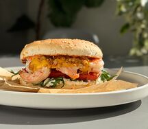 Бургер с креветками