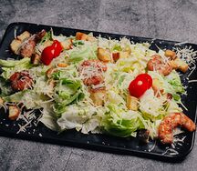 Салат Цезарь с креветкой