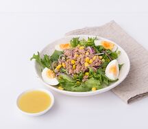 Салат с тунцом и медово-горчичной заправкой