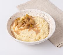 Каша пшенная с карамелизированной грушей