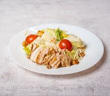 Салат Цезарь с курицей классический