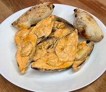 Мидии Том ям