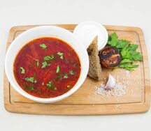 Борщ с мясом и сметаной