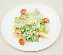 Салат Цезарь с креветками