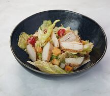 Салат Цезарь с курицей
