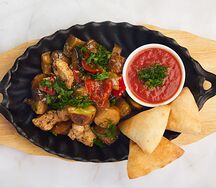 Горячая сковородка с курицей