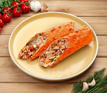 Шаурма куриная в сырном лаваше