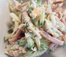 Салат с ветчиной, огурцом, яйцом и сыром