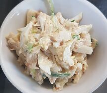 Курочка с пекинской капустой и яйцом