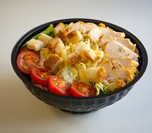 Салат Цезарь с курицей