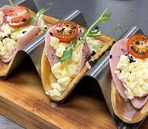 Тако-блин с ветчиной и скремблом