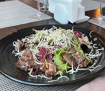 Тёплый салат с куриной печенью