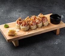 Тартар из тунца и соусом спайси