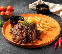 Ребра BBQ с картофелем фри 