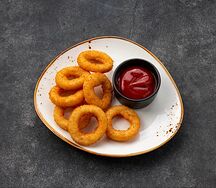 Луковые кольца с соусом на выбор