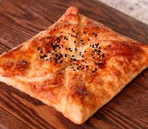Хачапури слоенное с сыром