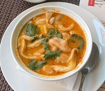 Суп Том ям с курицей