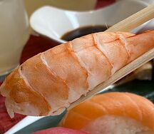 Суши с креветкой