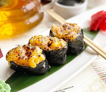 Запеченный гункан с креветкой