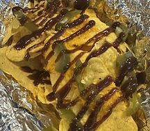 Горячие кукурузные чипсы с халапеньо и сыром
