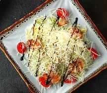 Салат Цезарь с креветками
