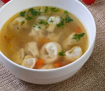 Пельмени с бульоном