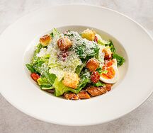 Салат Цезарь с курицей