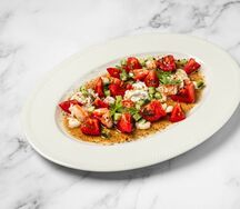 Краб с томатами и страчателлой