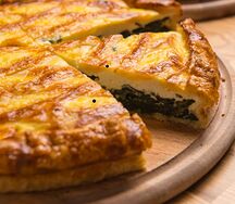 Пирог с шпинатом и сыром