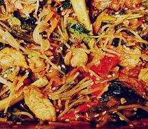 Фунчоза с овощами и курицей