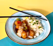 Комбо: Свиные фрикадельки в кисло-сладком соусе с рисом