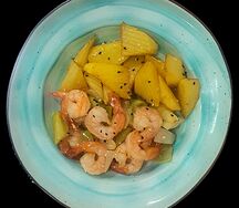 Комбо: креветки с овощами и жареным картофелем