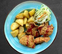 Хрустящая курица в соусе Гунбао с картофелем