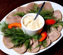 Язык отварной с хреном